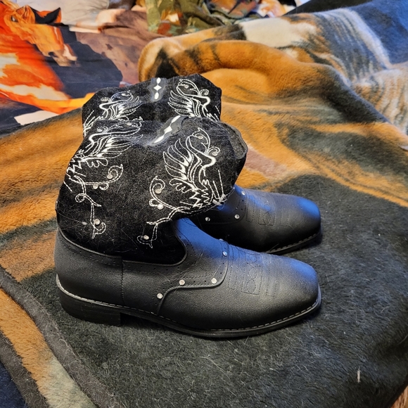 Ladies black boots - Picture 2 of 4